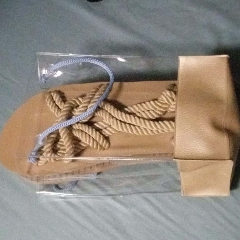 Beige sandals size 10 - Picture 4 of 4